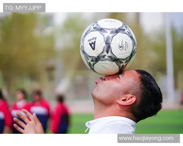 内敛性格下的足球巨星们如何在绿茵场上绽放光彩与魅力